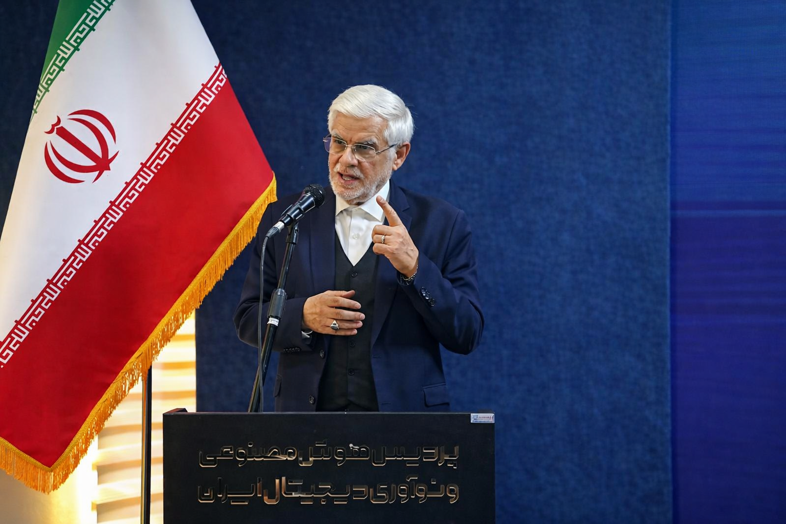 دکتر عارف ضمن بازدید از پردیس افزود: با ظرفیت جوانان دانشمند ایرانی، در فناوری‌های پیشرفته جهان مدعی شدیم!